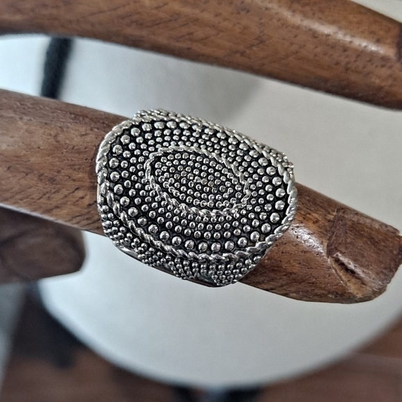 Premier Designs Size 6.5 Chevie Antiqued Silver Plated Ring, Retired - Picture 1 of 6